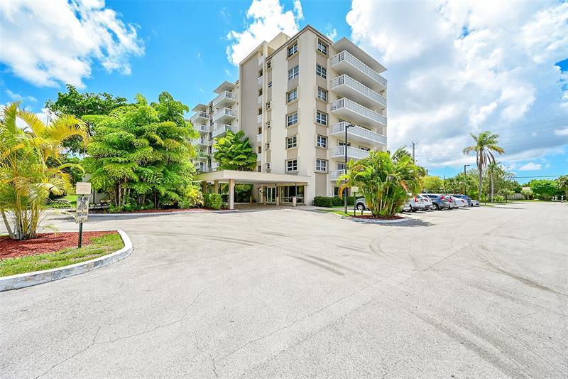1831 NE 38th St in Fort Lauderdale, FL - Building Photo