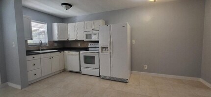 5240 NE 14th Way in Fort Lauderdale, FL - Building Photo - Building Photo