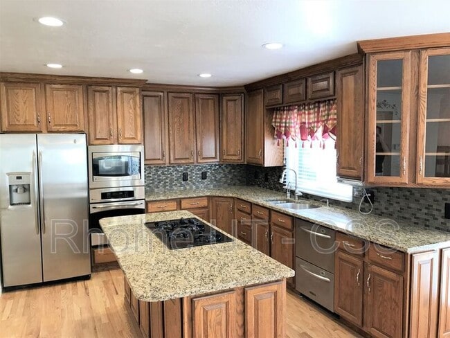 2041 E Windsor Oak Cv in Sandy, UT - Building Photo - Building Photo