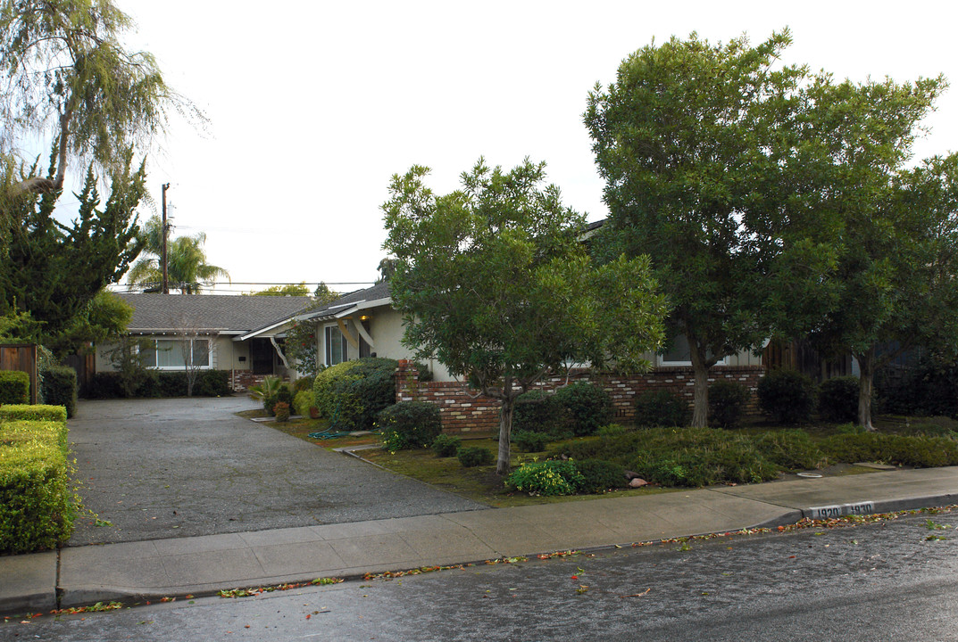 1920-1930 Marich Way in Mountain View, CA - Building Photo