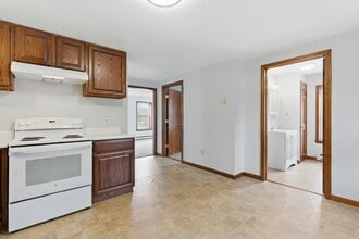 24 North St in Warren, MA - Building Photo - Building Photo