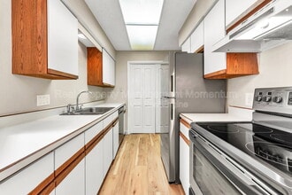 930 E Primrose St, Unit Apartment A2 in Springfield, MO - Foto de edificio - Building Photo