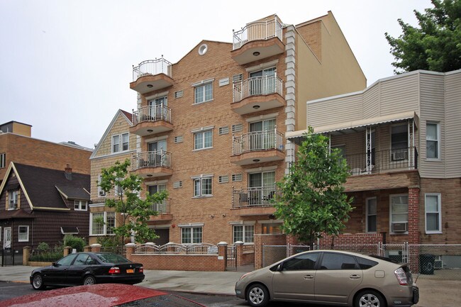 30-76 38th St in Long Island City, NY - Building Photo - Building Photo