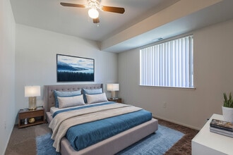 Shelby Oaks Townhomes in Shelby Township, MI - Foto de edificio - Building Photo