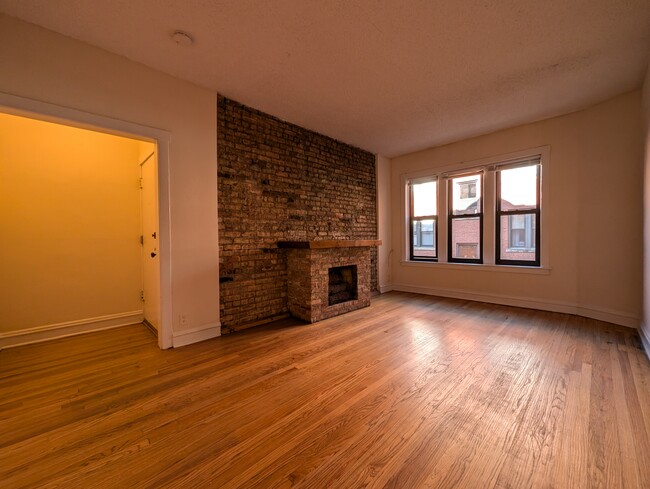 3523 N Racine Ave, Unit E2