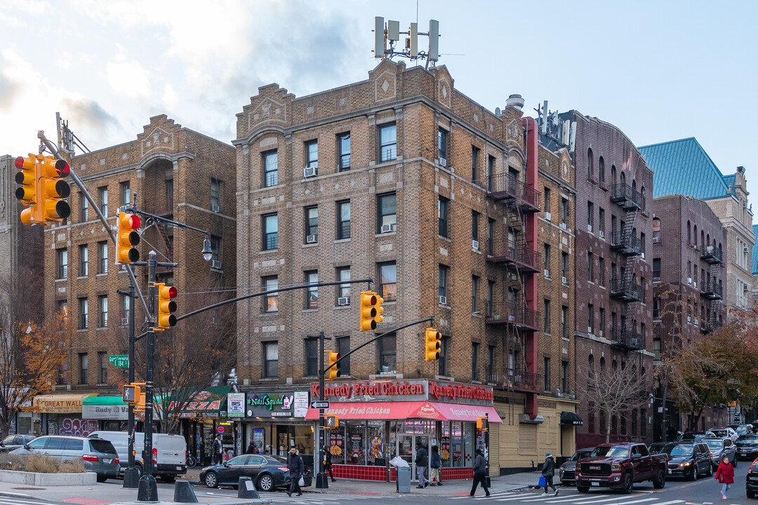 2372 Creston Ave in Bronx, NY - Building Photo