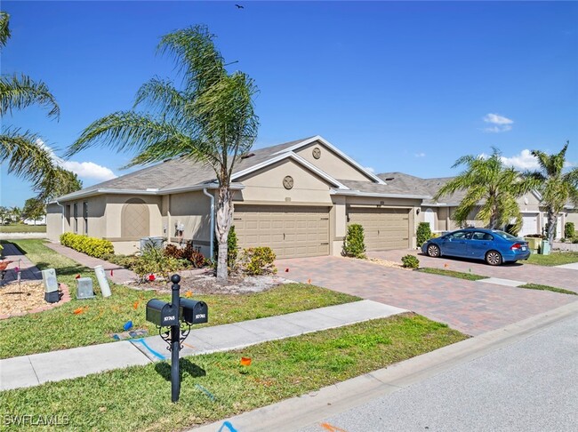 10741 Crossback Ln in Lehigh Acres, FL - Building Photo - Building Photo