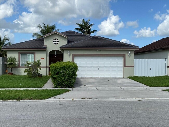 17136 SW 143rd Pl in Miami, FL - Building Photo - Building Photo