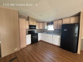 5720 NW Topeka Blvd-Unit -4 in Topeka, KS - Building Photo - Building Photo