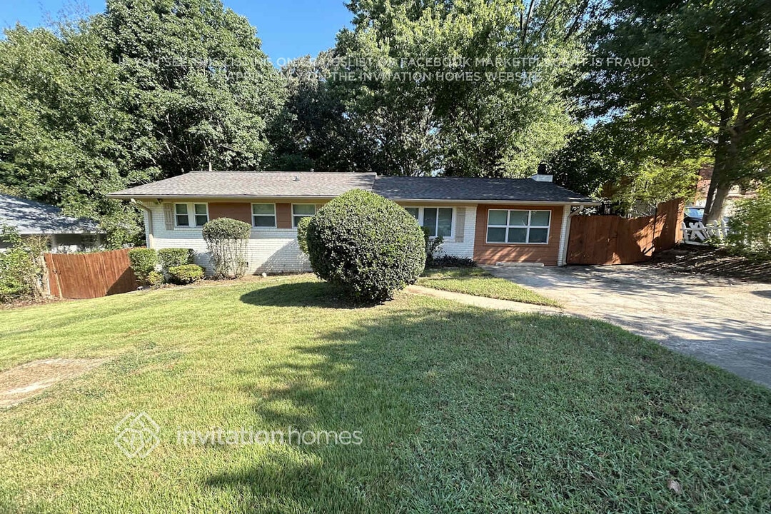 3237 Tulip Dr in Decatur, GA - Building Photo