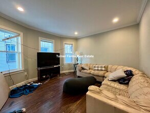 47 Beech Glen St, Unit #2 in Boston, MA - Foto de edificio - Building Photo