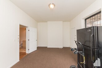 2835 W Medill Ave, Unit 1 in Chicago, IL - Foto de edificio - Building Photo