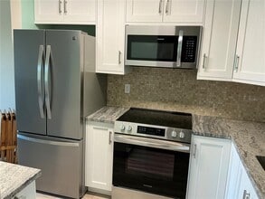 1860 Massachusetts Ave NE in St. Petersburg, FL - Building Photo - Building Photo