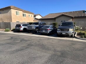 1467 W Hartford Way, Unit Private studio w yard in Santa Maria, CA - Building Photo - Building Photo