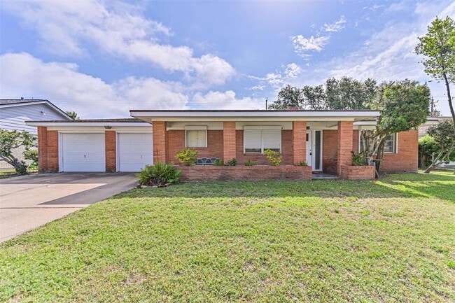 property at 2920 Heron Dr