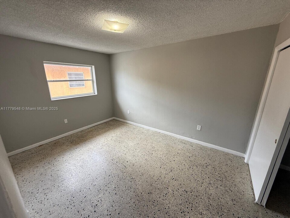 3045 NW 21st Ct-Unit -6 in Miami, FL - Building Photo