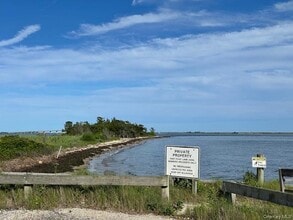 24 E Point Ln in Hampton Bays, NY - Building Photo - Building Photo