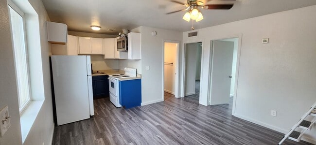 208 W Hamilton Ave, Unit 2