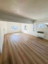 1169 E Broadway in Long Beach, CA - Foto de edificio - Building Photo