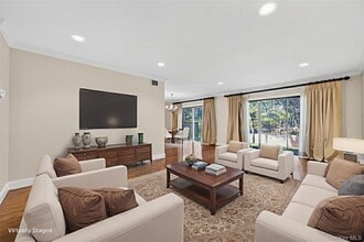 7 Meadowood Dr in Jericho, NY - Building Photo - Building Photo