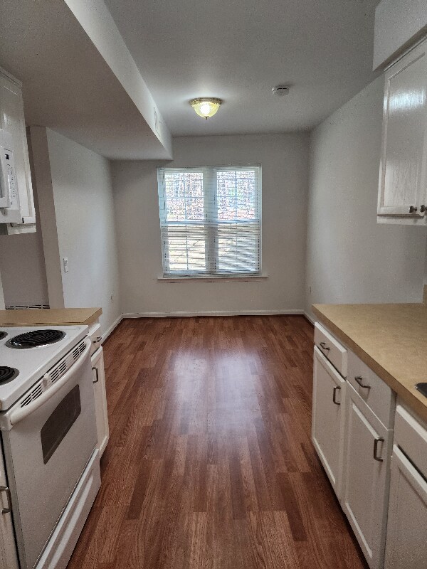 20225 Shipley Terrace in Germantown, MD - Foto de edificio - Building Photo