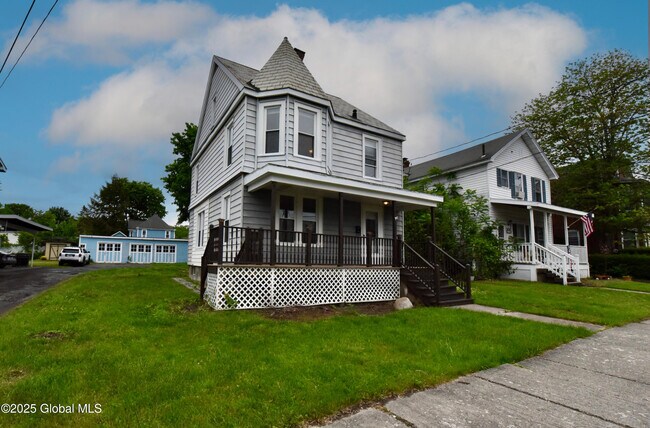 113 N 3rd Ave in Mechanicville, NY - Building Photo - Building Photo