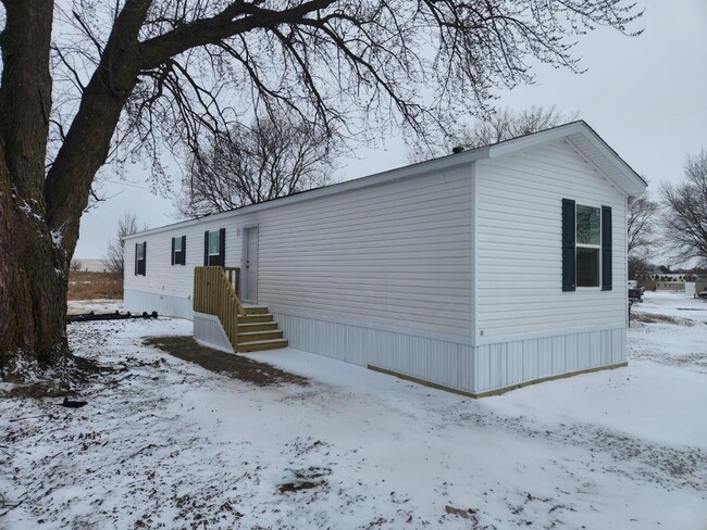 5900 Osage Rd in Waterloo, IA - Building Photo - Building Photo
