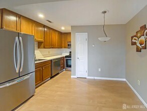 3910 Birchwood Ct in North Brunswick, NJ - Building Photo - Building Photo