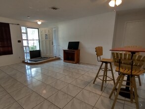 137 White St in Daytona Beach, FL - Building Photo - Building Photo