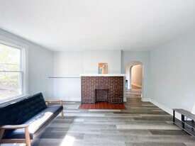 5725 Phillips Ave, Unit F1 in Pittsburgh, PA - Building Photo