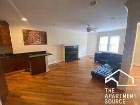 2242 W Morse Ave in Chicago, IL - Building Photo