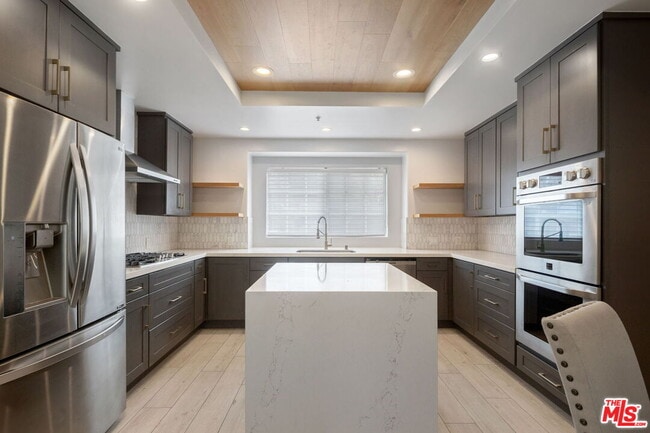 2222 Neilson Wy in Santa Monica, CA - Foto de edificio - Building Photo