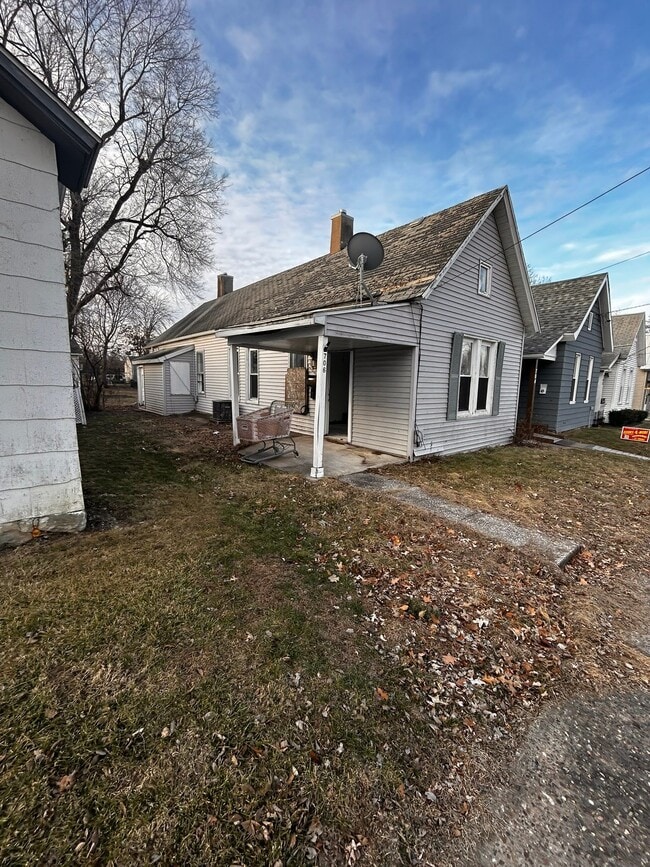 706 Cedar St in Quincy, IL - Building Photo - Building Photo