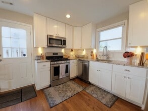 9605 Singleton Dr in Bethesda, MD - Foto de edificio - Building Photo