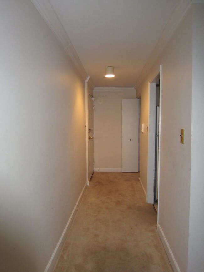 1921 Wilson Ln in McLean, VA - Building Photo - Building Photo