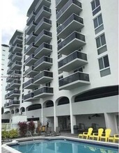 7928 West Dr, Unit 410 in North Bay Village, FL - Foto de edificio - Building Photo