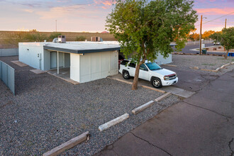 1122/1126 27Th St, in Phoenix, AZ - Building Photo - Building Photo