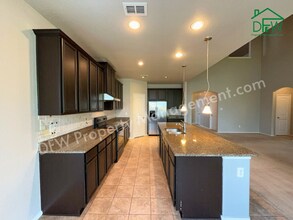 8217 Spruce Meadows Dr in Fort Worth, TX - Building Photo - Building Photo