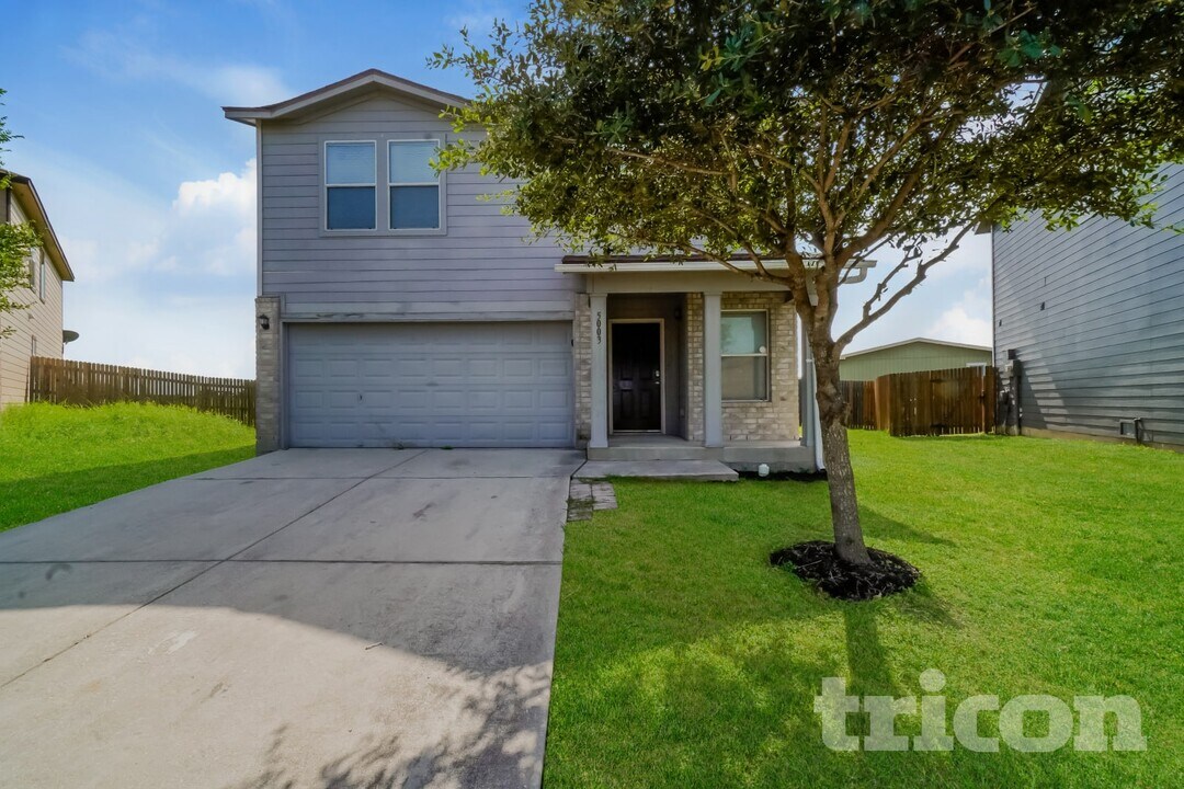 5003 Mustang View in San Antonio, TX - Building Photo