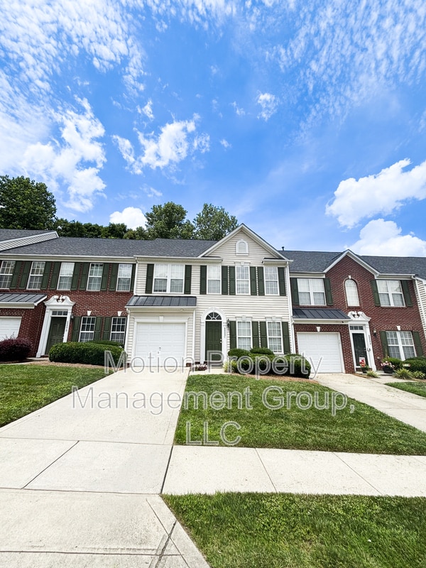 6000 Boathouse Ln in Cramerton, NC - Foto de edificio - Building Photo