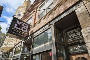 2008 W Roscoe St in Chicago, IL - Building Photo