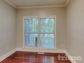 1585 Deer Run Ct in Oak Ridge, NC - Foto de edificio - Building Photo