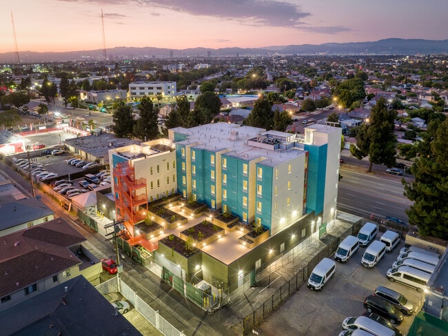 4007 W Martin Luther King Jr Blvd in Los Angeles, CA - Building Photo - Building Photo