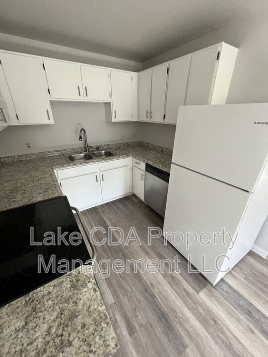 1099 Woolsey Dr in Coeur d'Alene, ID - Building Photo