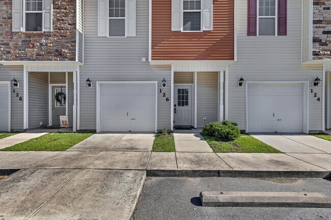 126 Waterstone Ln in Jacksonville, NC - Building Photo - Building Photo