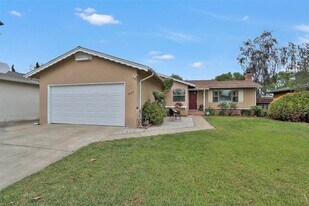 467 Chestnut Ave in Milpitas, CA - Building Photo