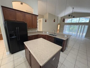 6117 Whimbrelwood Dr in Lithia, FL - Building Photo - Building Photo
