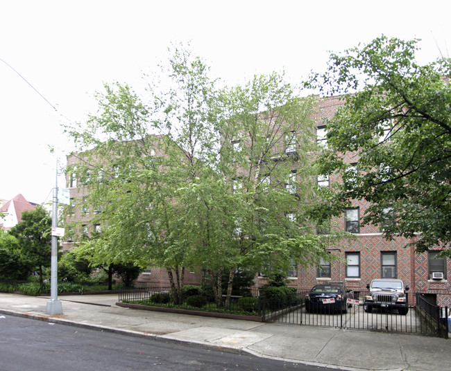 349 Ocean Pky in Brooklyn, NY - Building Photo - Building Photo