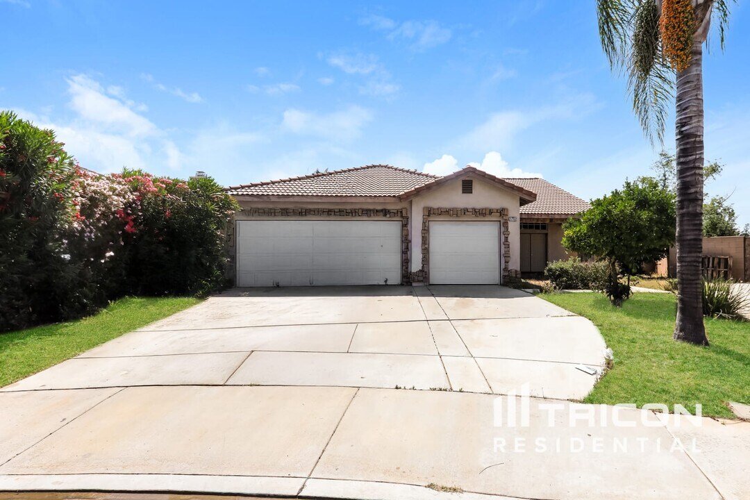 27152 Myles Ct in Romoland, CA - Foto de edificio