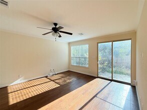 2505 Amur Dr in Austin, TX - Building Photo - Building Photo